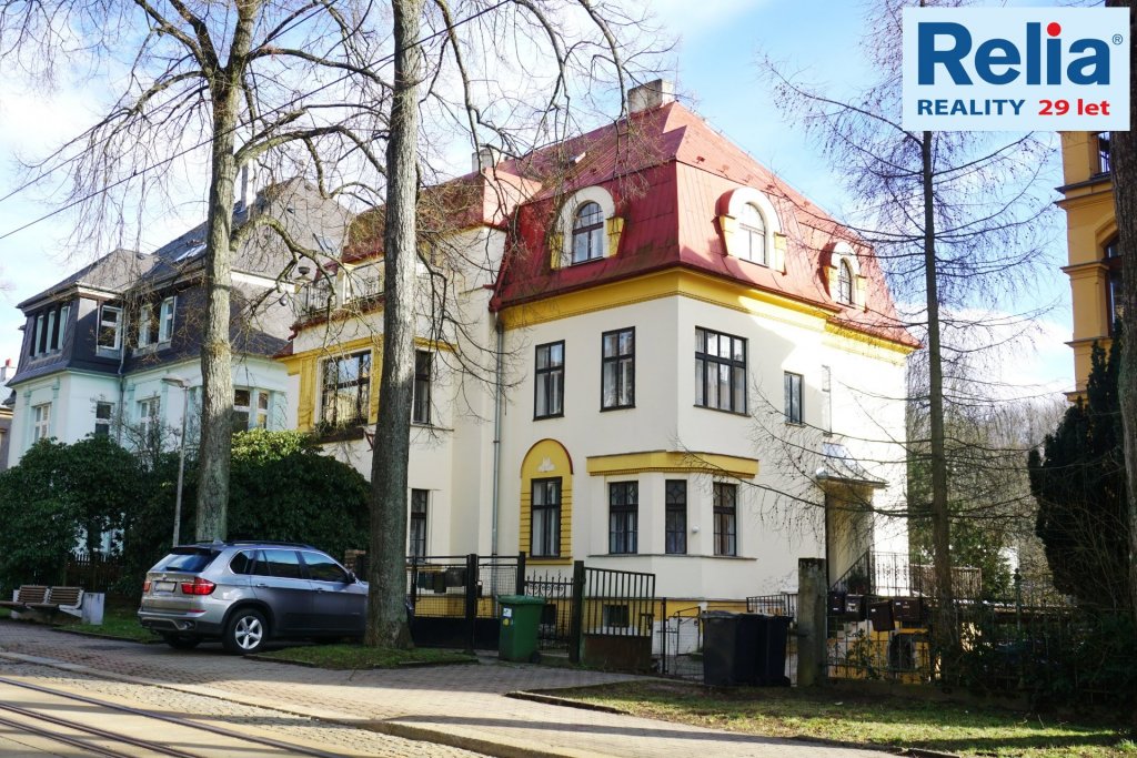 Prodej bytu 3+1+balkon, 106m2 - ve vile na Masarykově třídě, Liberec I-Staré Město