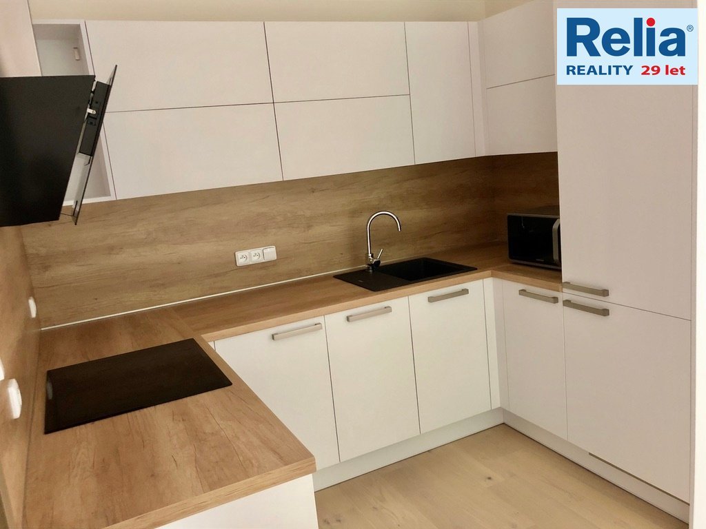 Pronájem bytu 2+kk s balkonem, 77 m2 a gar. stáním- Liberec - Staré Město, ul. Vítězná