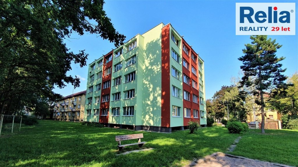Cihlový byt 3+1 se 3 zasklenými lodžiemi, 79 m2 - Pardubice (Dukla)