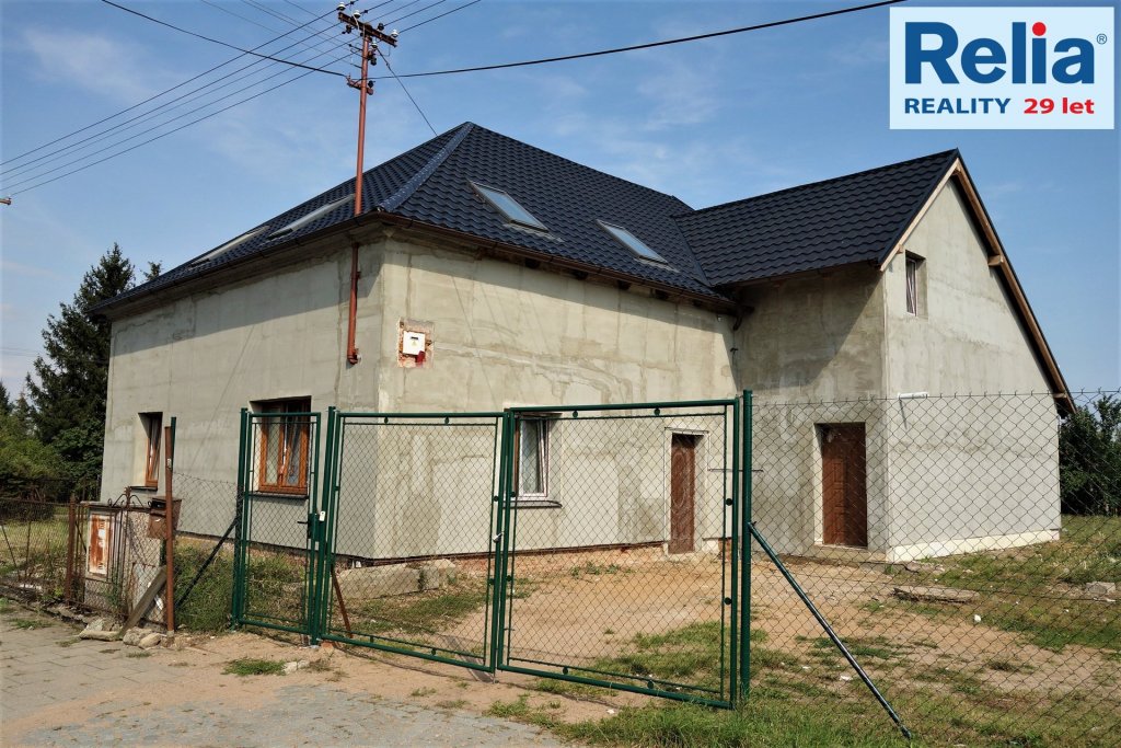 Větší dům v rekonstrukci - Rohovládova Bělá, 1427 m2