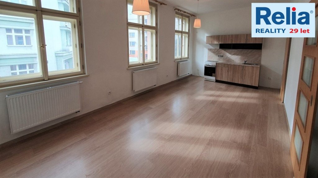 Pronájem zrekonstruovaného bytu 2+kk, 65 m2 - Hradec Králové