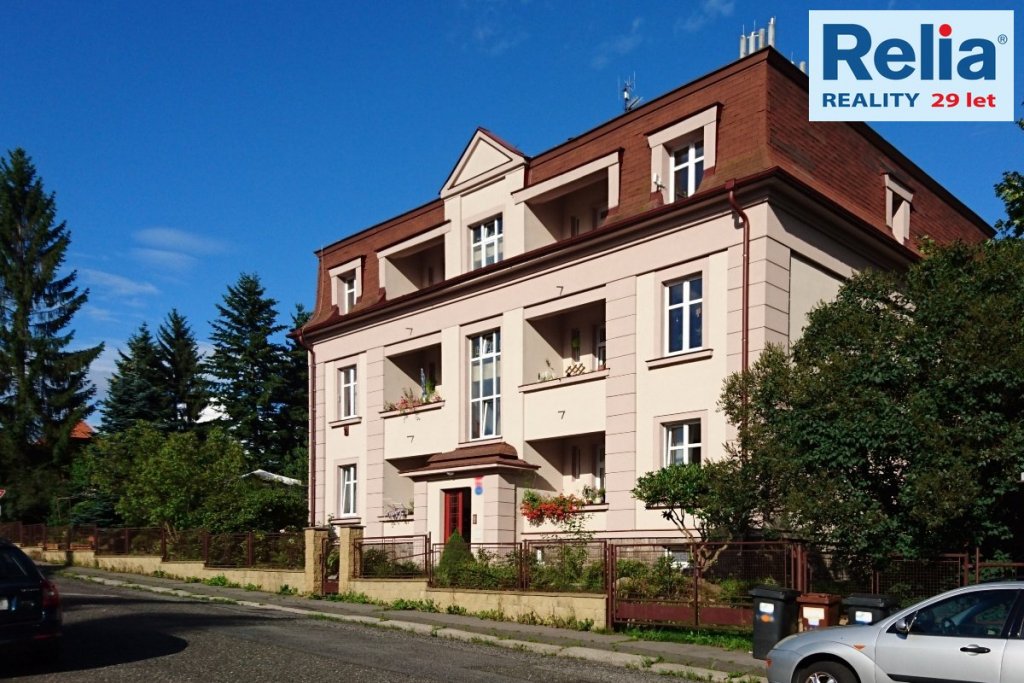 Pronájem bytu 2+1 o výměře 90 m2 s lodžií  a zahradou ve vile v Liberci