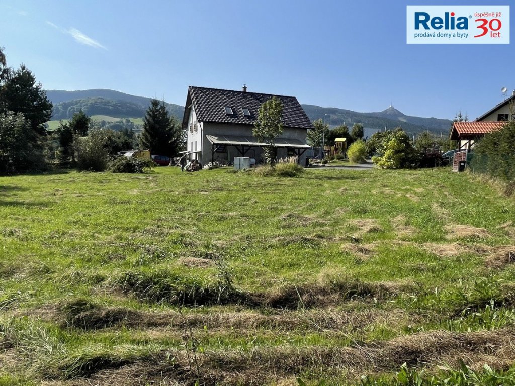 Prodej zasíťovaného pozemku pro stavbu RD s přímým výhledem na Ještěd, 1066 m2