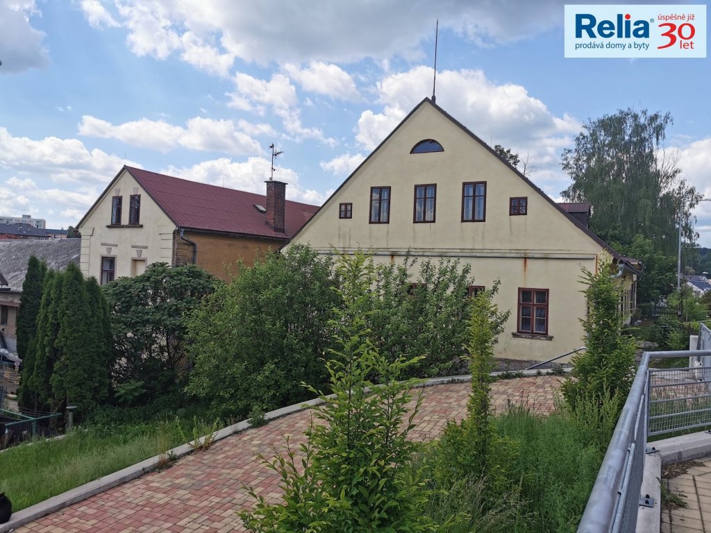 Komplex tří domů s 6 byty a ordinací v Jilemnici