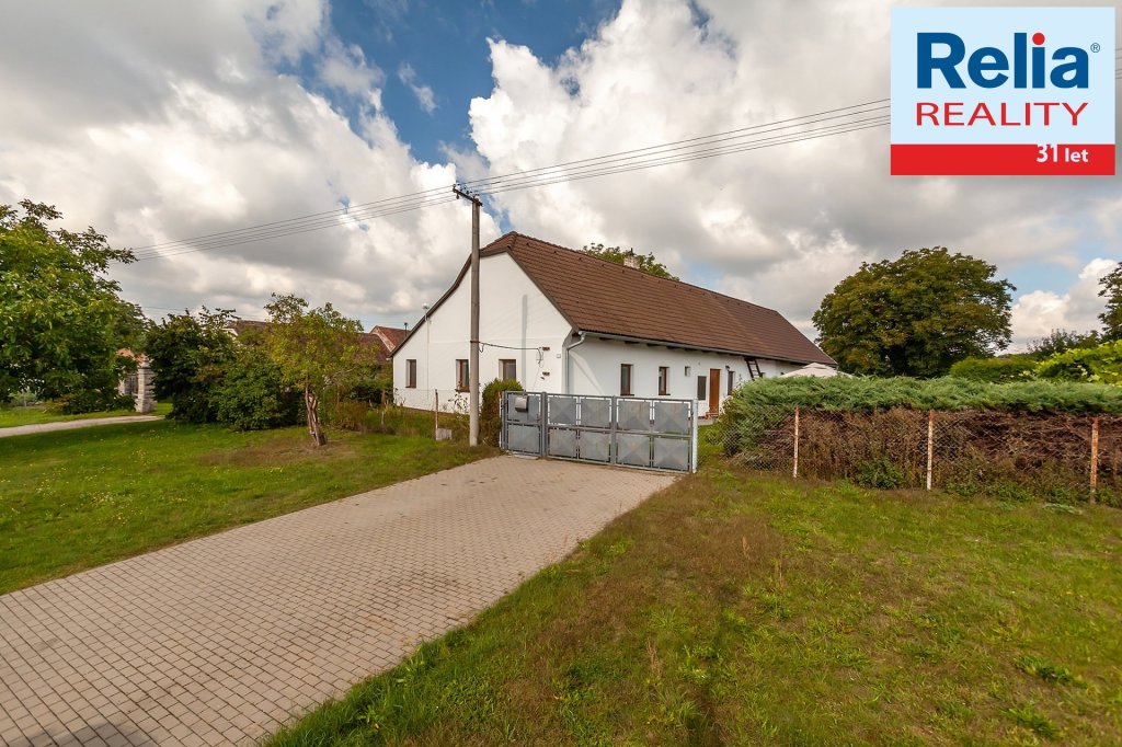 RD (chalupa) v klidném místě obce Hrádek u Pardubic, 2231 m2
