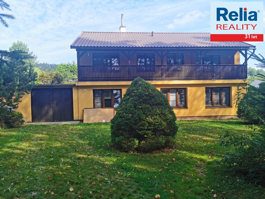 Prostorný RD s dvěma bytovými jednotkami v žádané lokalitě Rýnovice