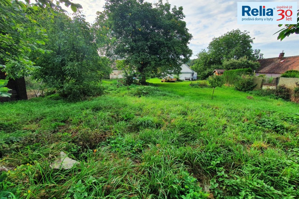 Pozemek s RD v klidném místě obce Hrádek u Pardubic, 2231 m2