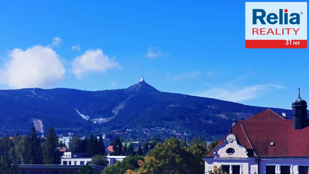 Garsoniéra s balkonem a výhledem na Ještěd