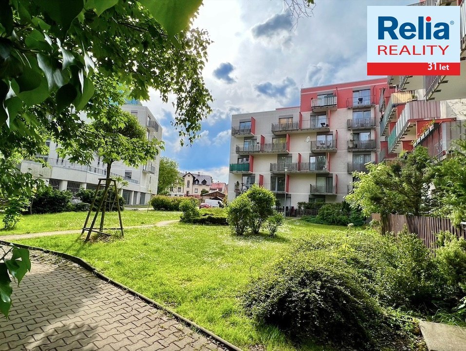 Pronájem bytu 1+kk s balkónem, 65 m2 a garážovým stáním, ul. Hedvábná v Liberci