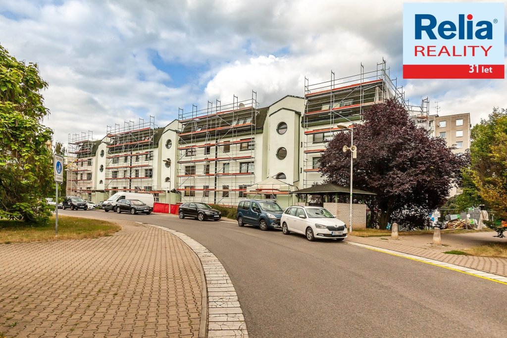 Nadstandardní byt 4+1 s lodžií, 100 m2 - Pardubice, Na Labišti