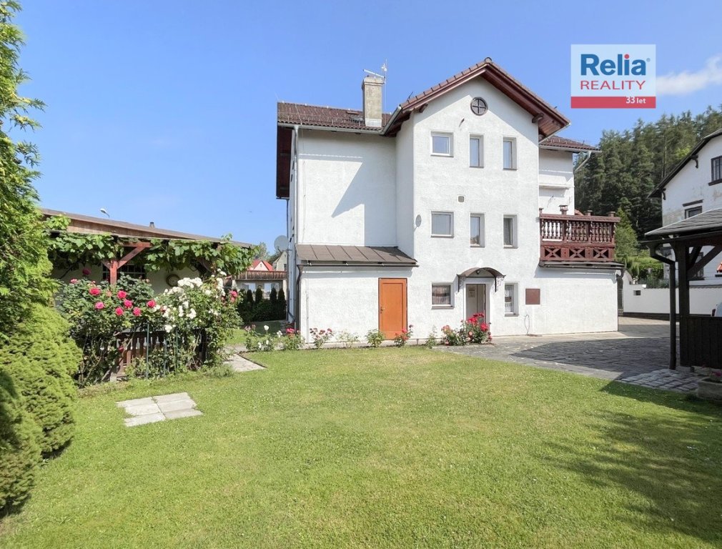 Prodej výjimečného rodinného domu, 265 m2  + přístavby