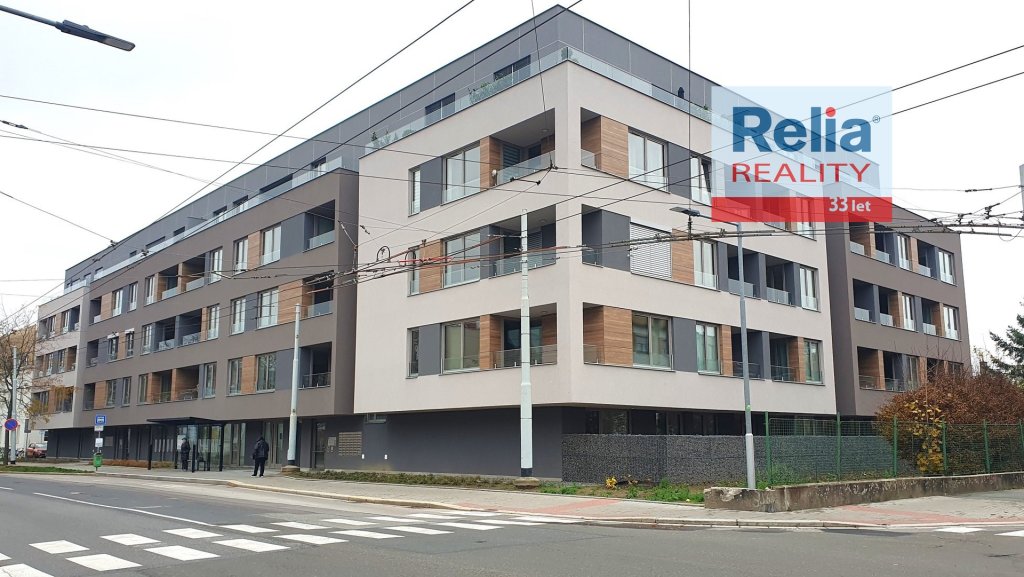 Pronájem bytu 2+kk s lodžií a park. stáním, 56 m2 - Pardubice