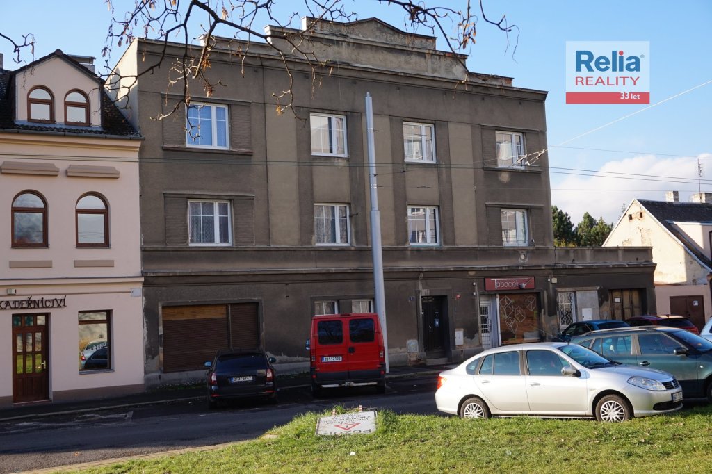 Prodej bytového domu s komerčními prostory a s garáží, Teplice-Trnovany