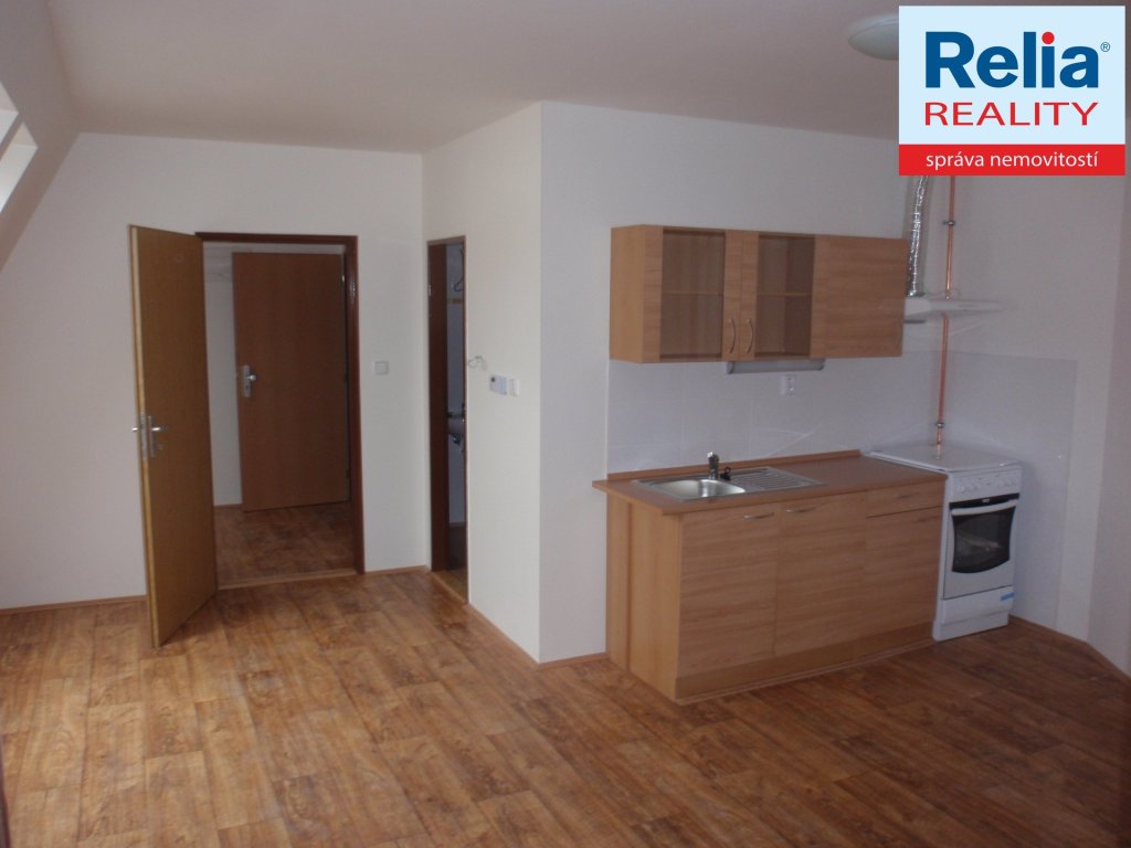 Pronájem podkrovního bytu 2+kk, 51m2 - Hanychovská, Liberec III