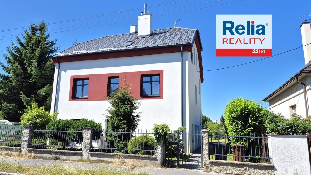 Zrekonstruovaný byt 3+1 v RD s parkovacím místem a zahradou, 71 m2 (celé patro) - Pardubice (Schulhoffova ul.)