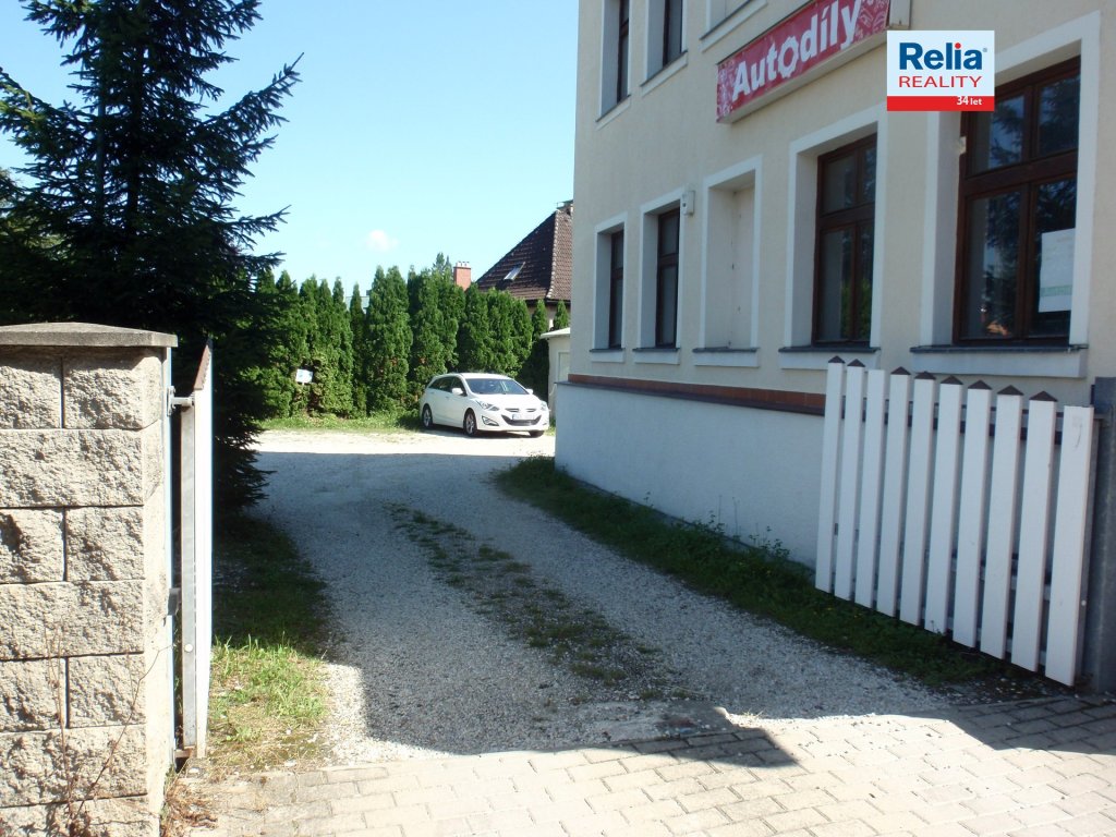 Pron&aacute;jem parkovac&iacute;ho st&aacute;n&iacute;, Husova, Liberec I-Star&eacute; Město