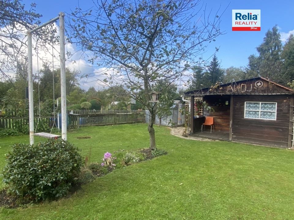 Prodej hezk&eacute; zahr&aacute;dky s dřevěnou chatkou v Nov&eacute;m Městě pod Smrkem