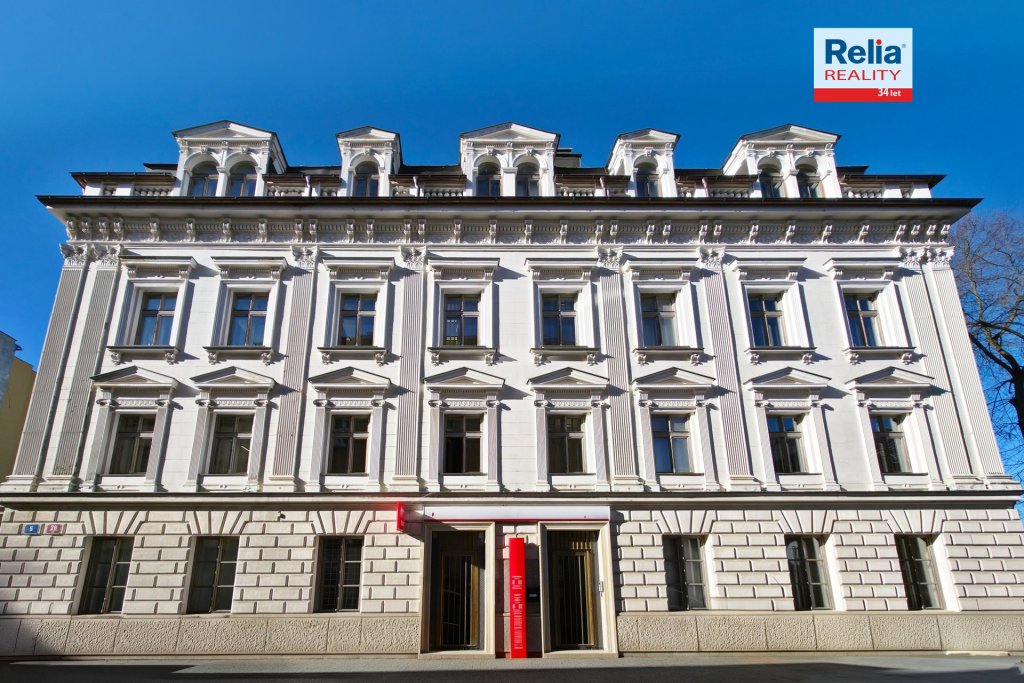 PRODEJ: Trofejn&iacute; historick&aacute; budova (1 083 m&sup2;) s vlastn&iacute;m parkov&aacute;n&iacute;m, absolutn&iacute; centrum Liberce