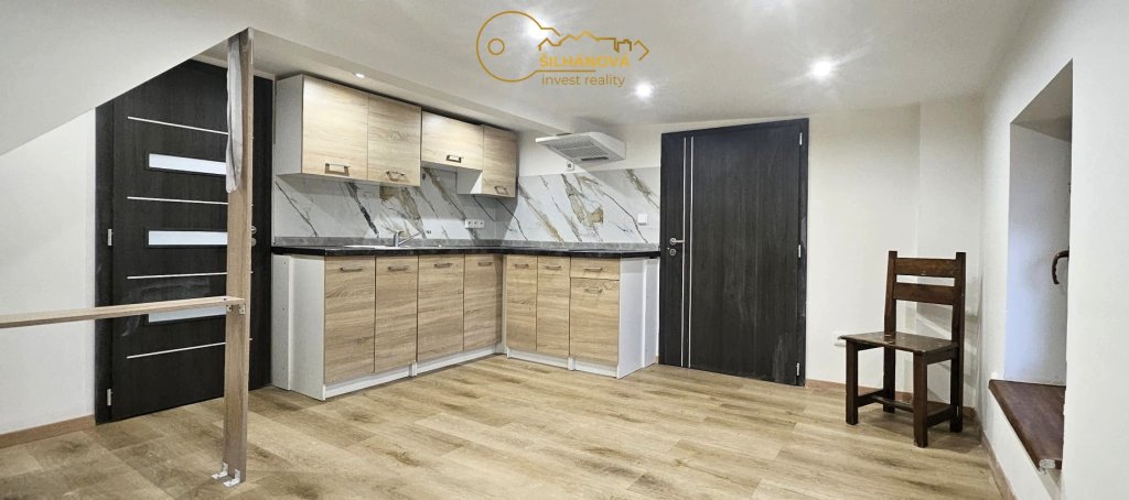 Pron&aacute;jem atypick&eacute;ho podkrovn&iacute;ho bytu cca 2+1, 70 m&sup2;, Jablonec nad Nisou