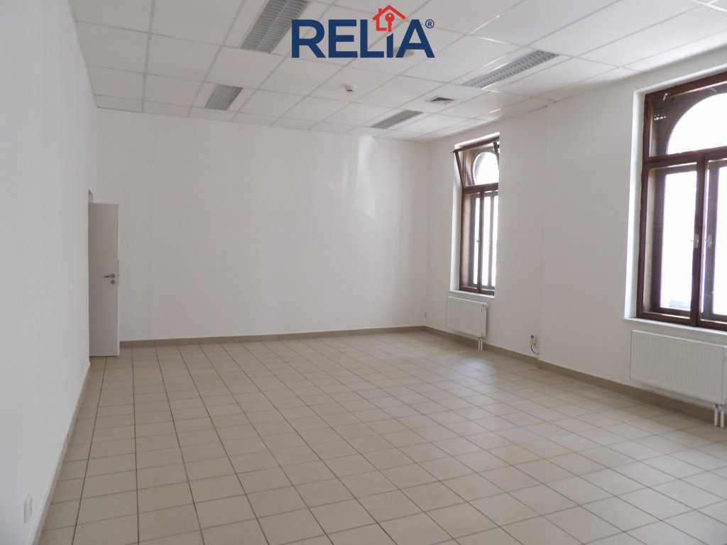 Pron&aacute;jem kancel&aacute;řsk&eacute;ho prostoru 45 m&sup2; - Soukenn&eacute; n&aacute;m., Liberec