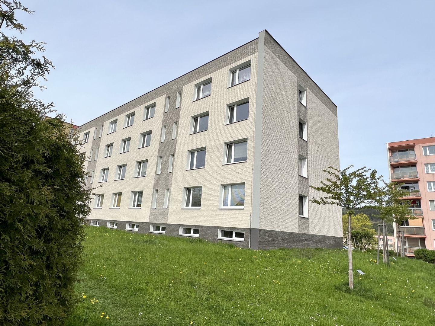 N50115 - Pronájem bytu 4+1 se zasklenou lodžií, 90 m² - Hodkovice n/M., ul. Podlesí
