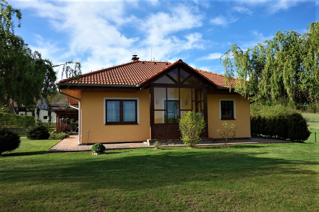 N48751 - Prodej bungalovu s krásnou zahradou, 2662 m² - Holotín u Heřmanova Městce