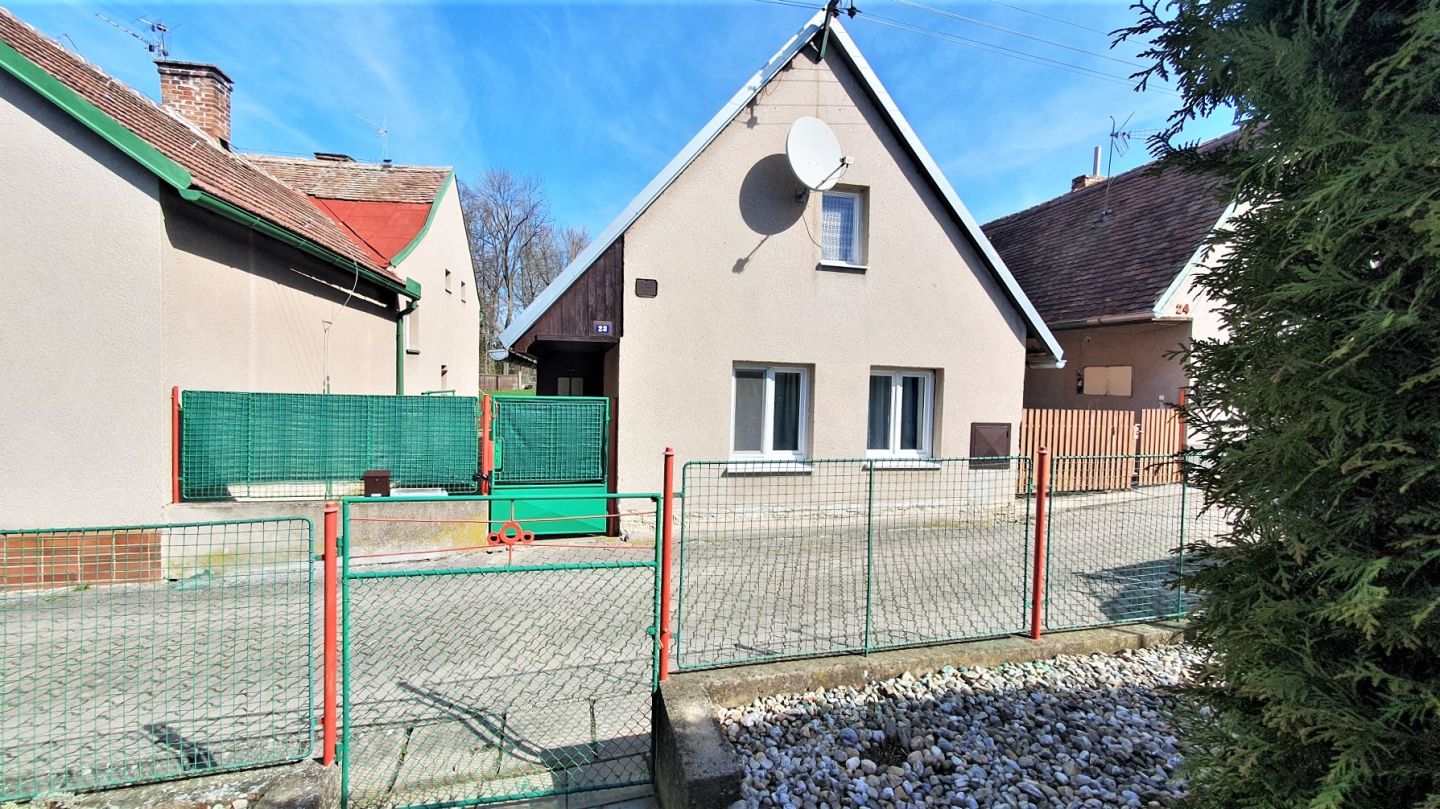 N50097 - Prodej menšího RD s udržovanou zahradou v Řestokách (Chrast) - 606 m²